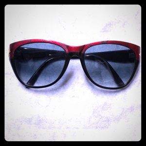 Red tortoise shell print sunglasses